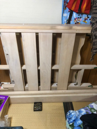 木製二段ベッド(写真は下だけ使用状態のもの)