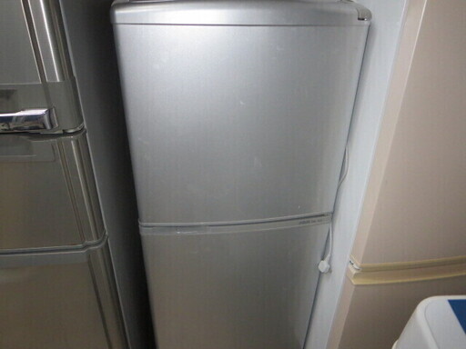 アクア冷蔵庫137L　2012年製　AQR-141A