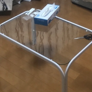ガラスローテーブル