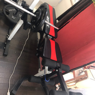 トレーニングマシン　筋トレ