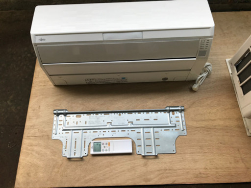 取引中　FUJITSU ＡＳ－Ｒ２２Ｅ－Ｗ　2016年製造