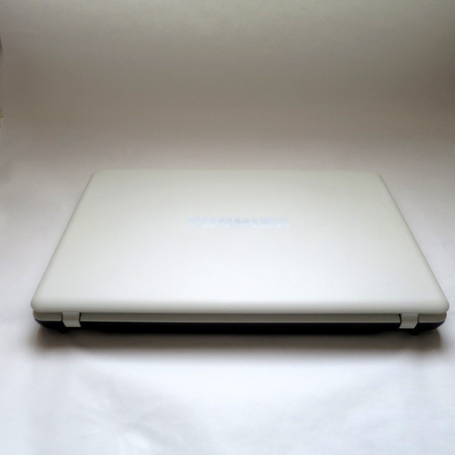 美品 東芝 メモリ4GB HDD160GB ノートパソコン/wifi/ホワイト