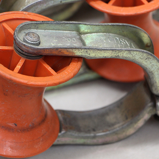 作動未確認 現状品 安田製作所 ヤスダ YASUDA 2号金車 ×10個セット 滑車 通信工事 電気工事 配電 架線工具(HD695kwxY)④ 作動未確認 現状品 安田製作所 ヤスダ YASUDA 2号金車 ×10個セット