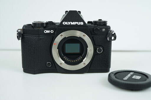ミラーレス一眼カメラ　OLYMPUS OM-D E-M5 Mark II 14-150MM レンズキット