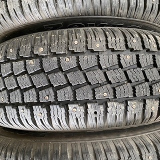 タイヤ、ホイール 希少スパイクタイヤ【格安】215/60R16 HANKOOK ZOVAC 