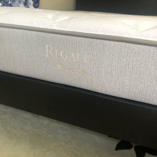 ベッドフレームとマットレスクイーンワイド