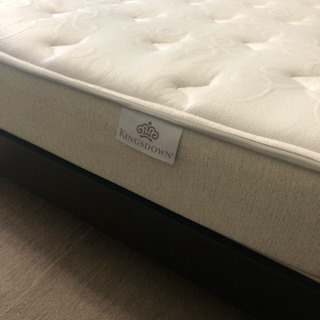 ベッドフレームとマットレスクイーンワイド