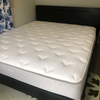 ベッドフレームとマットレスクイーンワイド