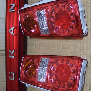 未使用品 E51エルグランド 純正テールランプ | drleonardocatizani.com.br
