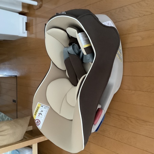 Combiチャイルドシート中古