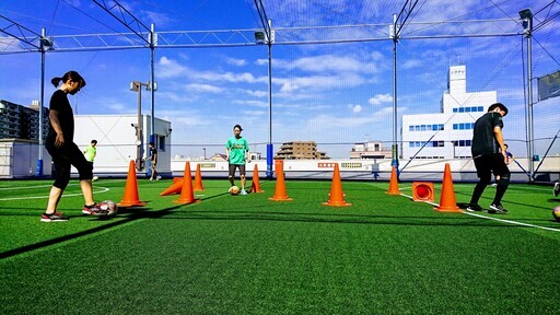 アラサーからはじめる大人のためのフットサルスクール Rgbfc 平井のサッカーの生徒募集 教室 スクールの広告掲示板 ジモティー