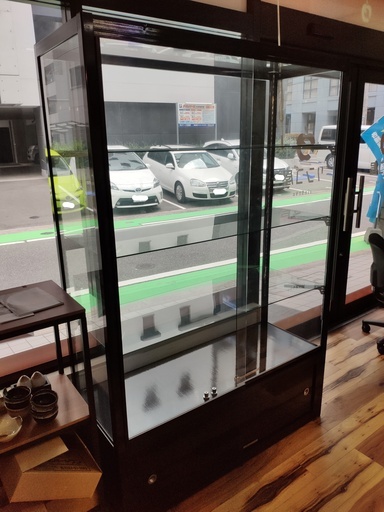 宅配便配送 大型ガラスショーケース 棚、シェルフ - www.primature.gouv.cg