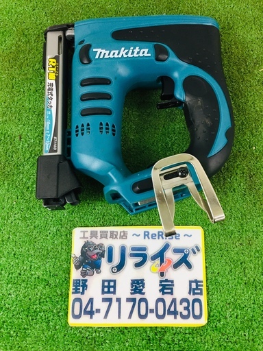 マキタ ST110D 充電式タッカ【リライズ野田愛宕店】【店頭取引限定】【中古】【管理番号：2400010101878】