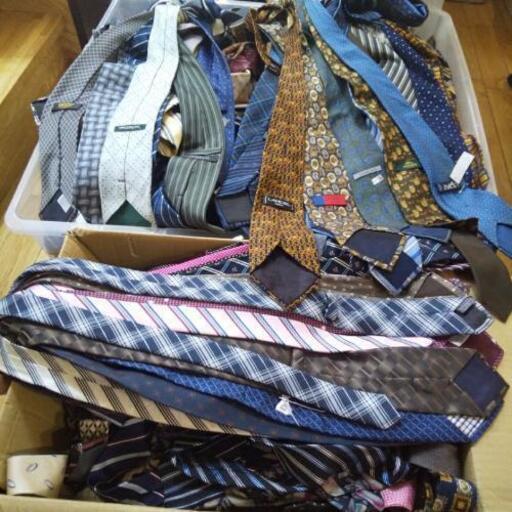 【車必要】ブランド ネクタイまとめ HERMES LANCEL longchamp NISHIJIN 他 ハイブランド多数 500本前後 衣装ケース２つ 段ボール １つ分 ブランドオークション仕入れ 自己消費 プレゼント メルカリ販売 御自由にどうぞ