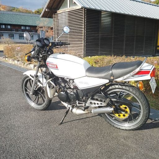 RZ250　1980 2サイクル　白色赤ラインです。下取りもO.K.　大変貴重車で島根鳥取県でも　まだ見た事がありません。