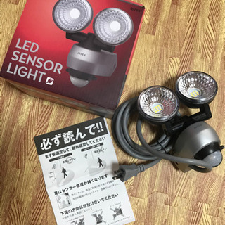 防犯　LED センサーライト　コンセント式