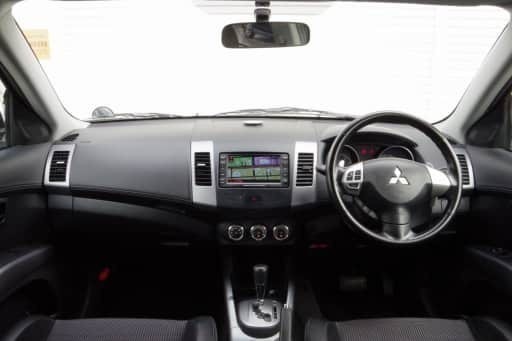 パワフルsuv アウトランダー 7人乗りでシートアレンジも可能 オトロン春日部店 春日部のアウトランダーの中古車 ジモティー