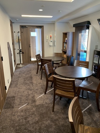 神田駅徒歩1分のレンタルスペース Y Lounge 1時間1500円 税込み ミーティング 面接 説明会 テレワーク 自習室と使い方多数 ゆたか倶楽部 神田のレンタルオフィスの不動産 住宅情報 無料掲載の掲示板 ジモティー