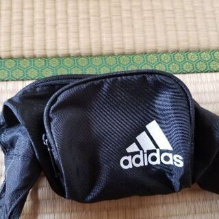 adidas　ウエストポーチ