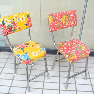 昭和レトロなビニール椅子 2脚セット（赤と黄色）夏らしいリゾート...