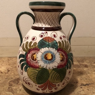 イタリア製　陶器の花瓶です♪　飾り、置物として