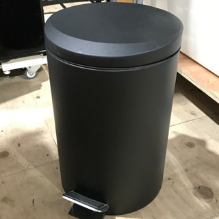 ペダル式ゴミ箱　黒