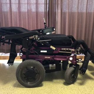 電動車いす(リクライニング・チルト機能付き)