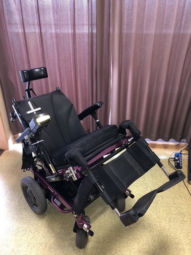 電動車いす(リクライニング・チルト機能付き)