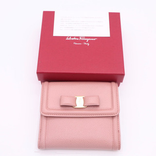 《Salvatore Ferragamo/二つ折り財布》ABランク ピンク 箱