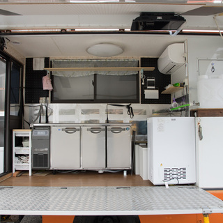 マツダ　タイタン　移動販売車（キッチンカー）車検２年付　走行距離32,000km 車載用発電機搭載