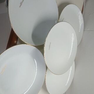 白色大きめお皿５枚未使用