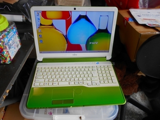 ①Fujitsu lifebook AH54/E Core i5　人気のライムグリーン①