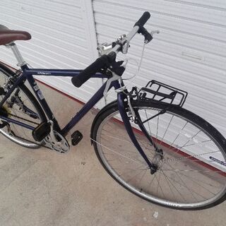 クロスバイク WEEKEND BIKES 7段変速 紺色 配送無料 クロスバイク WEEKEND BIKES 7段変速 紺色 配送無料