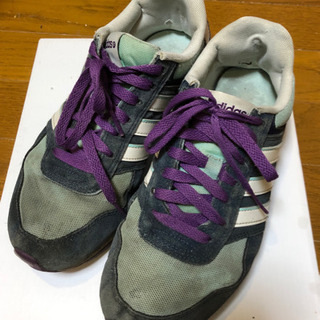 adidas スニーカー　24.0cm