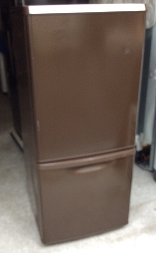 【RKGRE-385】特価！Panasonic/138L 2ドア冷凍冷蔵庫/NR-B147W-T/ブラウン/中古品/2015年製/当社より近隣無料配達！