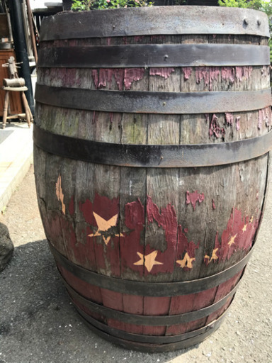 ワインの樽、ガーデニング雑貨、大きなワイン木樽
