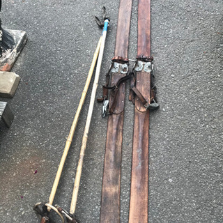 レトロなスキーセット、アンティークスキーと竹ストック