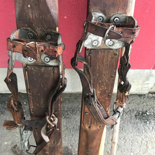 レトロなスキーセット、アンティークスキーと竹ストック