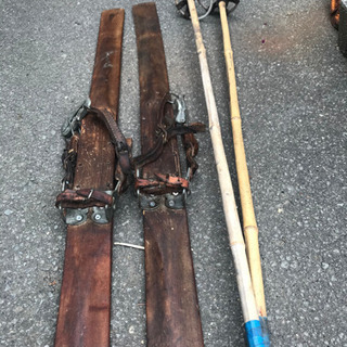 レトロなスキーセット、アンティークスキーと竹ストック