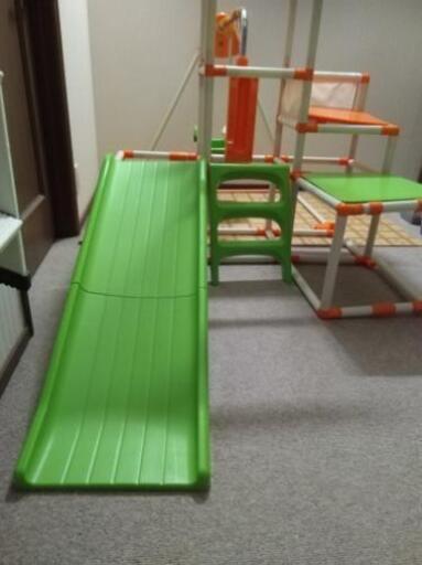 室内でものびのび遊べる！ 1台4役の室内ジャングルジムFavina 