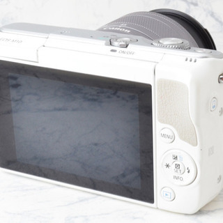 極上級●高性能ミラーレス●ビギナー向け●Wi-Fi内蔵●キャノン EOS M10 安心のゆうパック代引き発送！送料、代引き手数料無料！