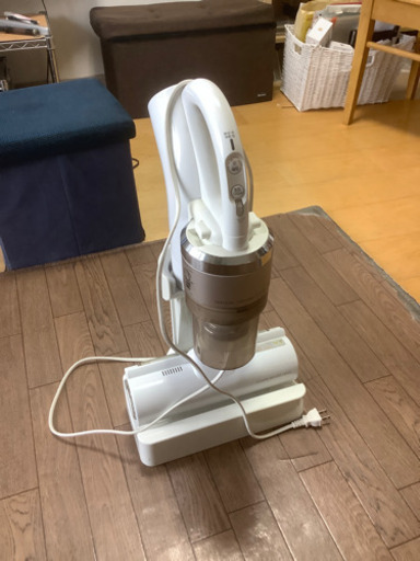 東芝　フトンクリーナー　VC-CLF1
