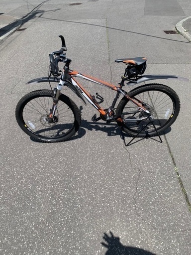 美品　KTM マウンテンバイク　　スパイクタイヤな付