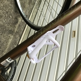 値下げしました。ジャイアントgiantの700C クロスバイク 雨天未走行室内保管きれいです。