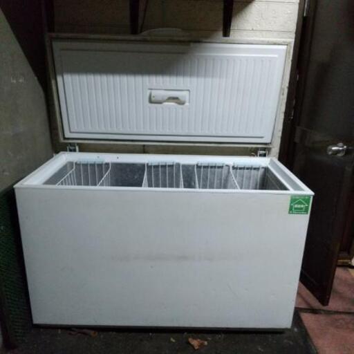 業務用冷凍庫です