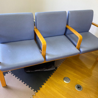 【格安】大型の3連椅子になります。医療施設、福祉施設で使用されて...