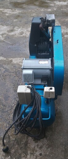 鹿児島県のその他 鹿児島発 岩田 三相 200V 2.2 Kw コンプレッサー Sp 