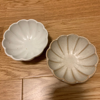 ニトリの菊型皿　中古