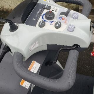 シニアカー（スズキ電動車いす）