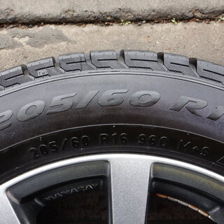 マナレイスポーツ　１６インチ　スタッドレス　プリウスアルファ、ＳＡＩ